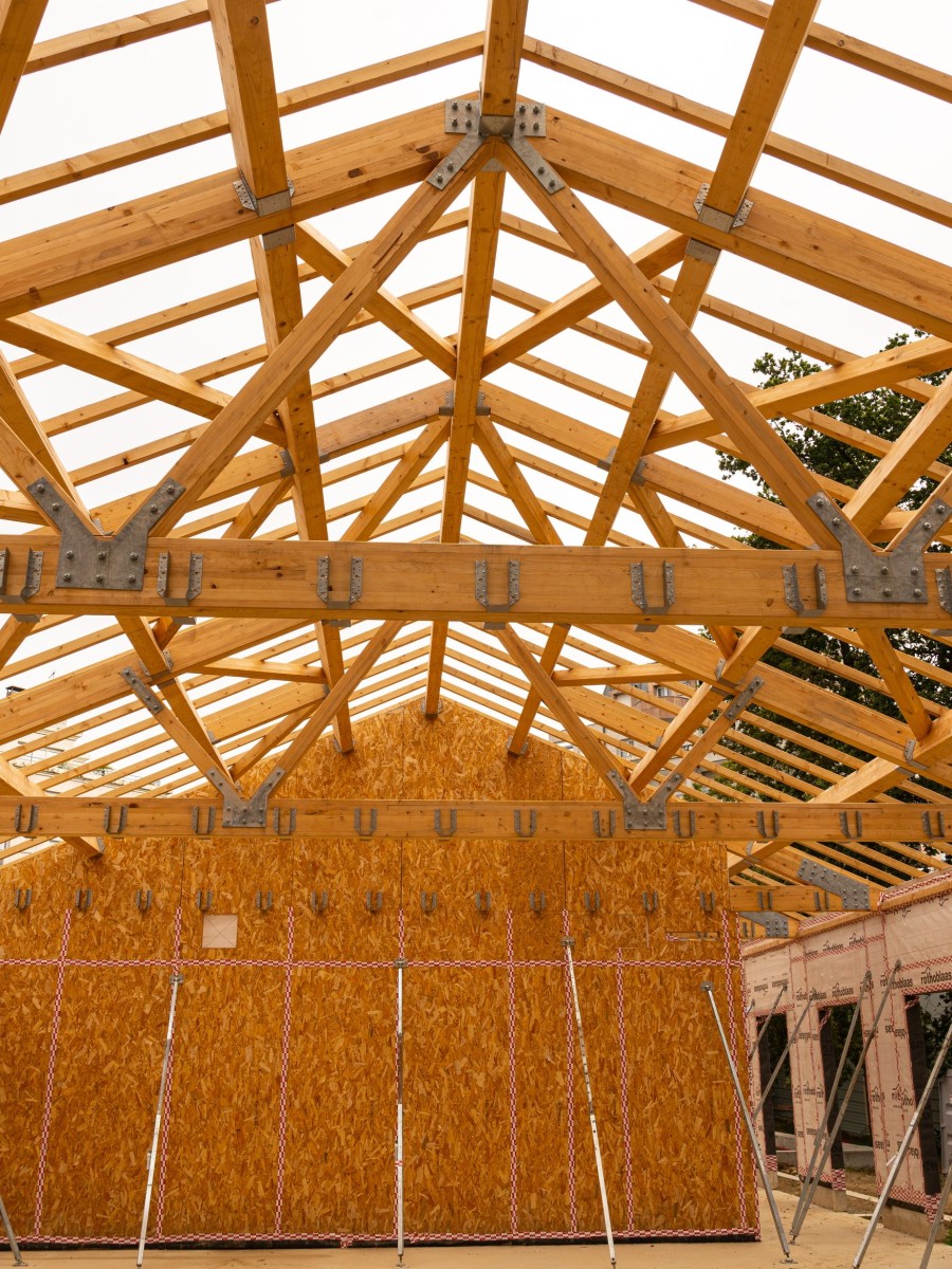 Charpente de la partie centrale de l'école maternelle